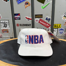 Cargar imagen en el visor de la galería, BNWT Gorra NBA Late 90s Sports Specialties Vintage

