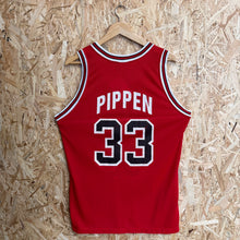 Cargar imagen en el visor de la galería, Camiseta Chicago Bulls Road 1992/93 Scottie Pippen #33 Champion Vintage - M/L
