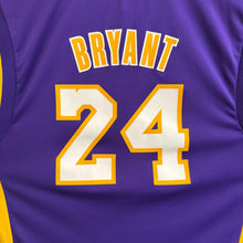 Charger l'image dans la galerie, Camiseta Los Angeles Lakers 2013/14 Road Kobe Bryant #24 Adidas - S/M
