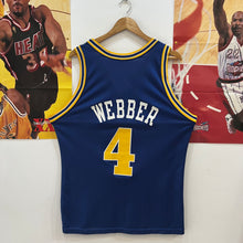 Load image into Gallery viewer, Camiseta Golden State Warriors Road 1993/94 Chris Webber #4 Champion Vintage - M/L
