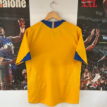 Load image into Gallery viewer, Camiseta Juventus 2005-06 Third Nike Vintage - S/M

