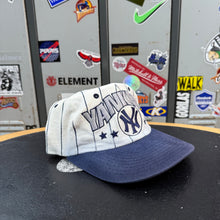 Cargar imagen en el visor de la galería, Gorra New York Yankees 90s Starter Vintage

