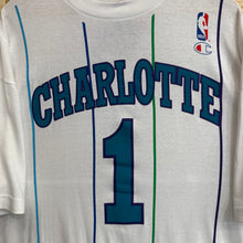 Carregar imagem no visualizador da galeria, BNWT Camiseta Charlotte Hornets 1994/97 Champion Vintage - XXL/3XL
