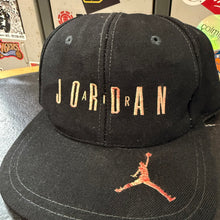 Cargar imagen en el visor de la galería, Gorra Air Jordan 1992 Vintage
