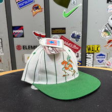 Carregar imagem no visualizador da galeria, BNWT Gorra Miami Hurricanes 90s CMP Vintage
