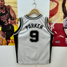 Cargar imagen en el visor de la galería, Camiseta San Antonio Spurs Home 2001-03 Tony Parker #9 Champion Vintage - XL Youth
