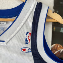 Cargar imagen en el visor de la galería, Camiseta Dallas Mavericks Home 2000-03 Dirk Nowitzki #41 Champion Vintage - XS/S
