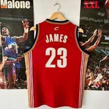 Cargar imagen en el visor de la galería, Camiseta Cleveland Cavaliers Road 2009-10 Lebron James #23 Champion - M/L
