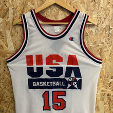 Carica l'immagine nel visualizzatore di Gallery, Camiseta USA Basketball 1992 Home Magic Johnson #15 Champion Vintage - L/XL
