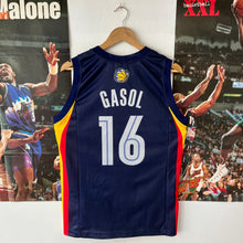Cargar imagen en el visor de la galería, Camiseta Memphis Grizzlies Europe Live Tour 2007 Pau Gasol #16 Champion - S/M
