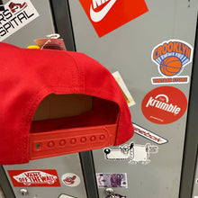 Cargar imagen en el visor de la galería, BNWT Gorra Kansas City Chiefs 90s Eastport Vintage
