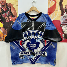 Load image into Gallery viewer, Camiseta Toronto Maple Leafs CCM Vintage 90’s - L/XL
