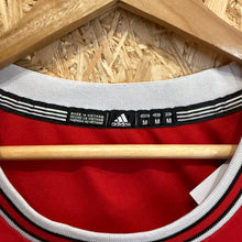 Carregar imagem no visualizador da galeria, Camiseta Chicago Bulls Road 2013/14 Derrick Rose #1 Adidas- M/L
