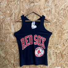 Cargar imagen en el visor de la galería, BNWT Camiseta Boston Red Sox Late 90’s  Logo 7 Vintage - S/M
