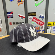 Cargar imagen en el visor de la galería, Gorra New York Yankees 90s Starter Vintage
