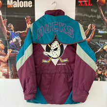Cargar imagen en el visor de la galería, Chaqueta Anaheim Mighty Ducks 90s Nutmeg Mills Vintage - M/L
