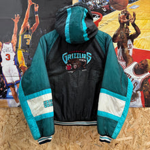 Cargar imagen en el visor de la galería, Chaqueta Vancouver Grizzlies Mid 90s Mighty-Mac Vintage - XS/S
