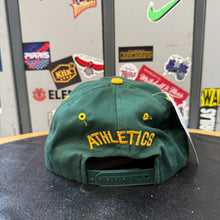 Cargar imagen en el visor de la galería, Gorra Oakland Athletics 90s Campri Teamline Vintage
