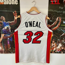 Load image into Gallery viewer, Camiseta Miami Heat Home 2004-05 Shaquille O’Neal #32 Champion Vintage - M/L
