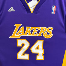 Charger l'image dans la galerie, Camiseta Los Angeles Lakers 2013/14 Road Kobe Bryant #24 Adidas - S/M
