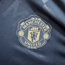 Carregar imagem no visualizador da galeria, Camiseta Manchester United 2024-25 Third Bruno Fernandes #8 Adids - 3XL/4XL
