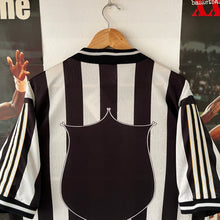 Cargar imagen en el visor de la galería, Camiseta Newcastle United FC 1997-99 Home Adidas Vintage - L/XL
