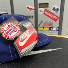 Charger l&#39;image dans la galerie, BNWT Gorra Georgetown Hoyas Nike 1998 Vintage
