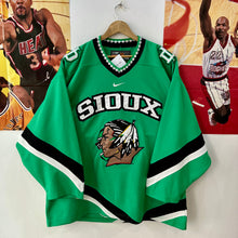 Load image into Gallery viewer, Camiseta North Dakota Sioux Nike Vintage Early 00’s - XL/XXL
