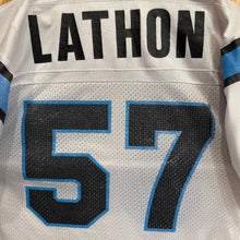 Cargar imagen en el visor de la galería, Camiseta Carolina Panthers 1997/98 Road Lamar Lathon #57 Champion Vintage - M/L
