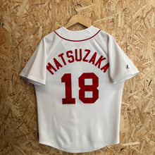 Lade das Bild in den Galerie-Viewer, Beisbolera Boston Red Sox Daisuke Matsuzaka #18 2007/09 Home Majestic - M/L
