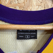 Cargar imagen en el visor de la galería, Camiseta Los Angeles Lakers 2008/09 Home Kobe Bryant #24 Champion Vintage - S/M
