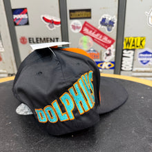 Load image into Gallery viewer, BNWT Gorra Miami Dolphins 1993 AMCAP Vintage
