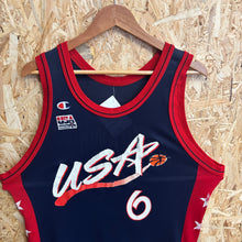 Load image into Gallery viewer, Camiseta USA Basketball 1996 Road Penny Hardaway #6 Champion Vintage - L/XL

