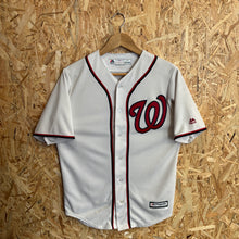 Lade das Bild in den Galerie-Viewer, Beisbolera Washington Nationals 2015-19 Home Majestic - S/M
