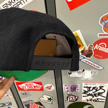 Cargar imagen en el visor de la galería, Gorra Bayern München 90s Universal Athletics Vintage
