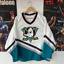 Cargar imagen en el visor de la galería, Camiseta Anaheim Mighty Ducks 1993-95 Home CCM Vintage - M/L

