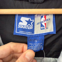 Cargar imagen en el visor de la galería, Pullover San Antonio Spurs 1995 Starter Vintage - XS/S

