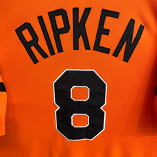 Carregar imagem no visualizador da galeria, Beisbolera Baltimore Orioles 2011 Cal Ripken Jr #8 Majestic - M/L
