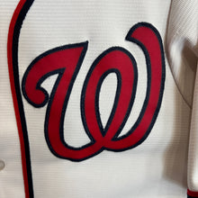 Lade das Bild in den Galerie-Viewer, Beisbolera Washington Nationals 2015-19 Home Majestic - S/M
