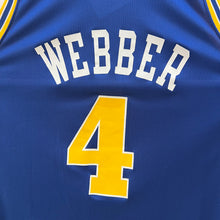 Load image into Gallery viewer, Camiseta Golden State Warriors Road 1993/94 Chris Webber #4 Champion Vintage - M/L
