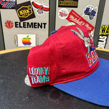 Load image into Gallery viewer, Gorra Looney Tunes FC Barcelona 90s Corner Vintage

