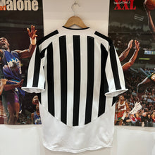 Cargar imagen en el visor de la galería, Camiseta Juventus 2003-04 Home Nike Vintage - M/L
