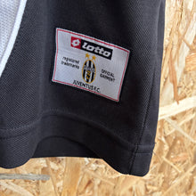 Carica l'immagine nel visualizzatore di Gallery, Camiseta Juventus 2002-03 Champions League Home Lotto Vintage - L/XL
