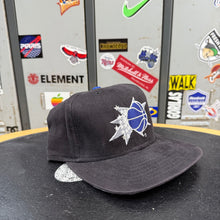 Cargar imagen en el visor de la galería, BNWOT Gorra Orlando Magic New Era 90s Vintage
