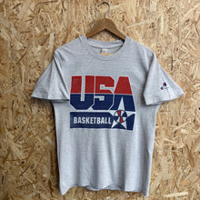 Cargar imagen en el visor de la galería, Camiseta USA Dream Team 1992 Champion Vintage - S/M
