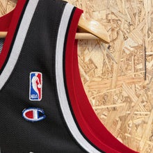 Charger l'image dans la galerie, Camiseta Chicago Bulls Alternate 1997/98 Dennis Rodman #91 Champion Vintage - M/L
