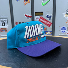 Lade das Bild in den Galerie-Viewer, Gorra Charlotte Hornets AJD 90s Vintage
