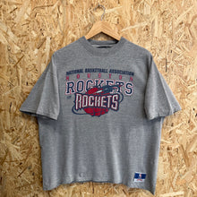 Cargar imagen en el visor de la galería, Camiseta Houston Rockets Mid 90s Nutmeg Mills Vintage - S/M
