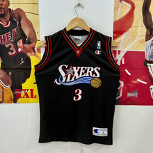 Load image into Gallery viewer, Camiseta Philadelphia 76ers Road 2000-03 Allen Iverson #3 Champion Vintage - L Youth

