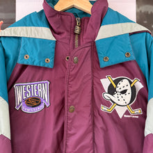 Cargar imagen en el visor de la galería, Chaqueta Anaheim Mighty Ducks 90s Nutmeg Mills Vintage - M/L
